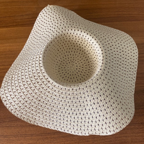 Floppy Beige Hat - Picture 2 of 3